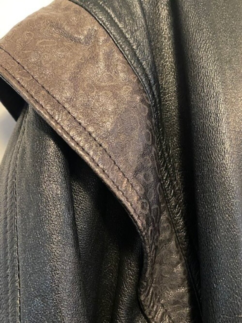 Vintage 80s Gold Shied Italy Black Leather Jacket | Size M | Oversized Batwing - Picture 5 of 6